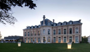 Отель Hôtel et SPA du Château  Лагор